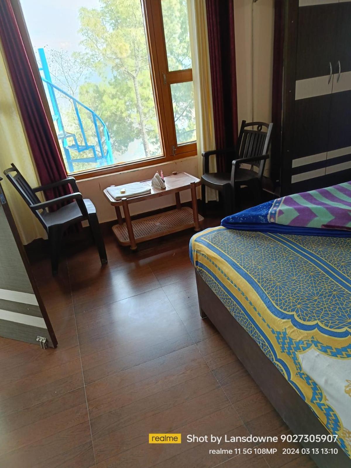 Joshi Holiday Home Stay Lansdowne Ngoại thất bức ảnh