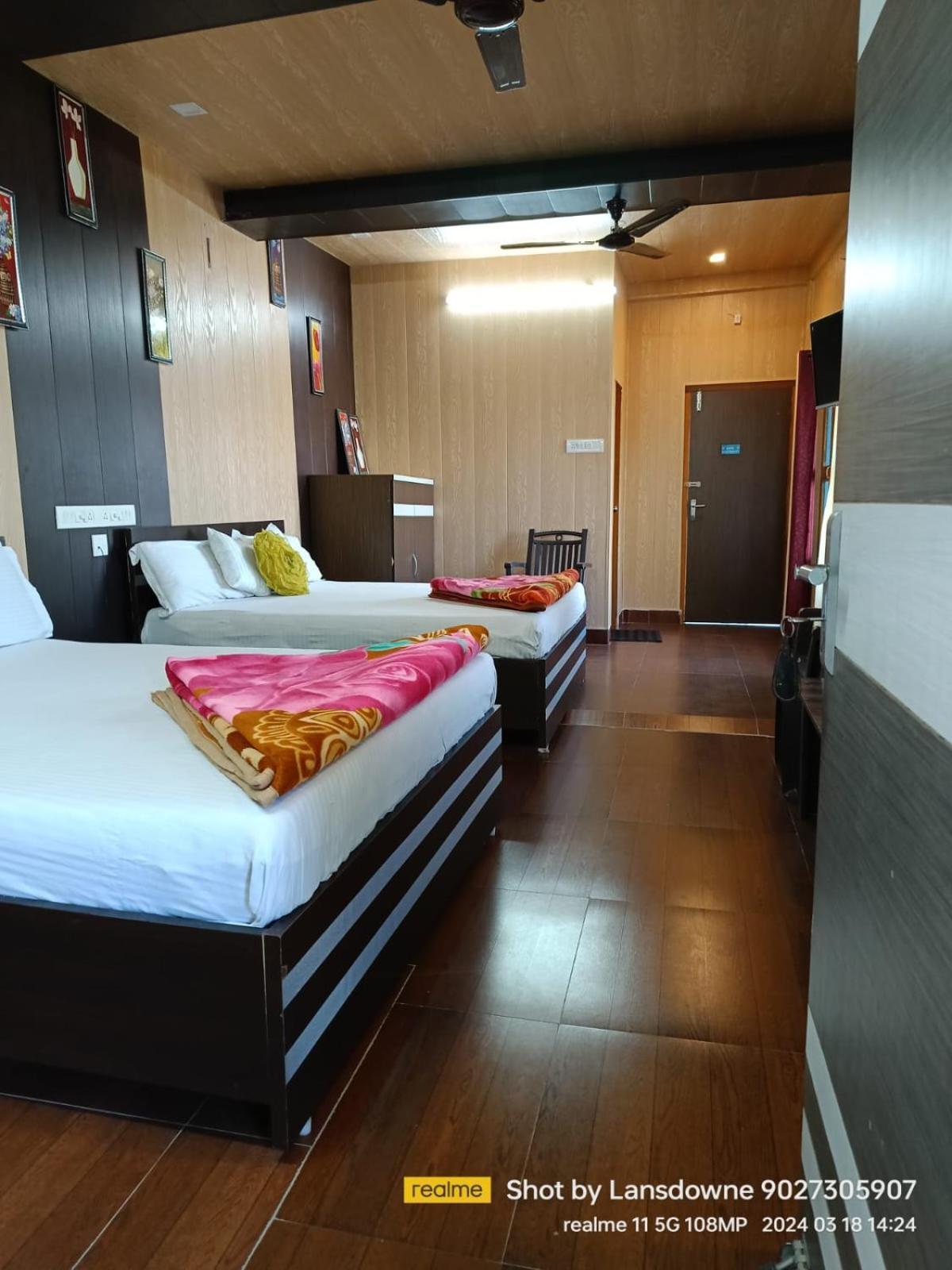 Joshi Holiday Home Stay Lansdowne Ngoại thất bức ảnh